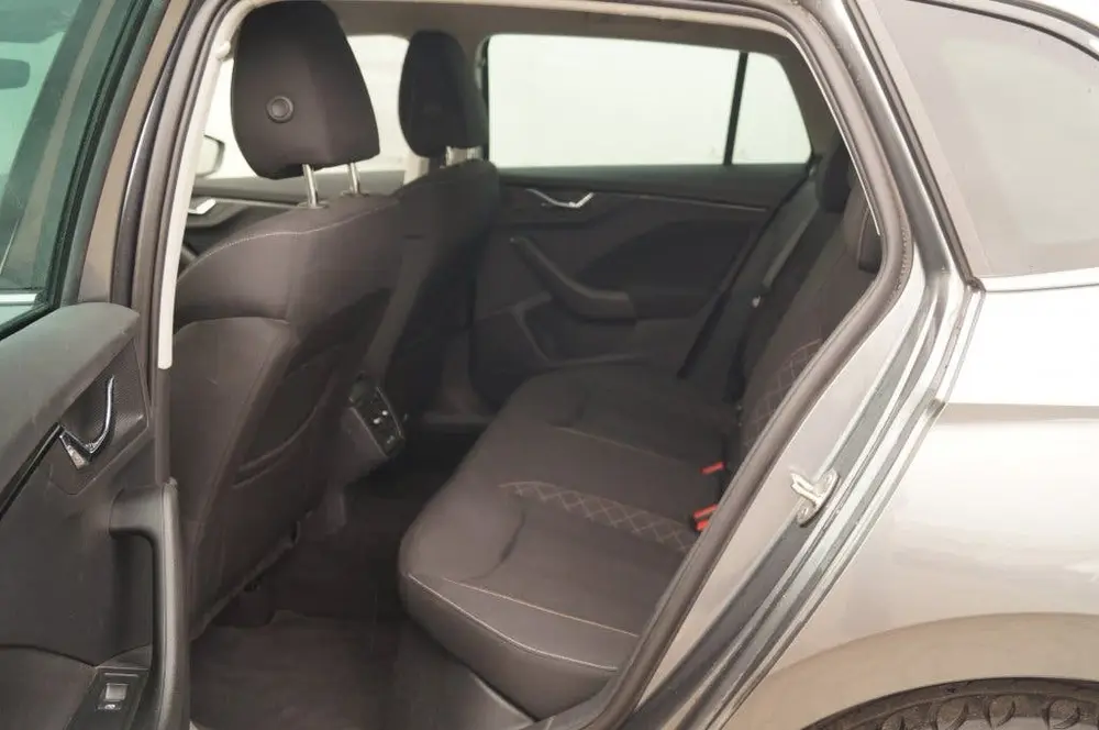 Skoda Scala 1.0 TSI 110pk Business Edition Clever -NAV uit 2023, foto 8