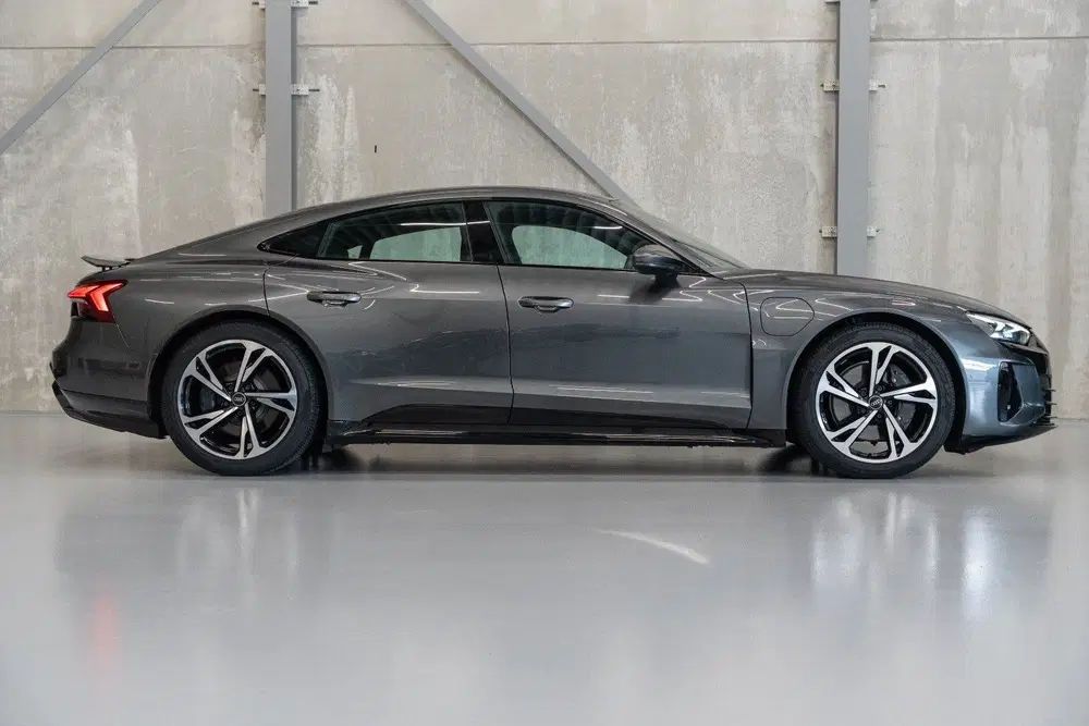 Audi e-tron 93 kWh uit 2022, foto 2