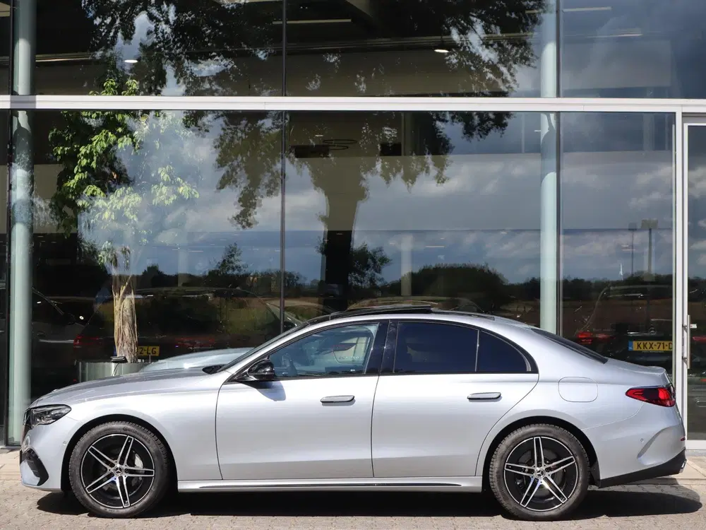 Mercedes-Benz E-Klasse E-Klasse 300e AMG Line uit 2025, foto 4