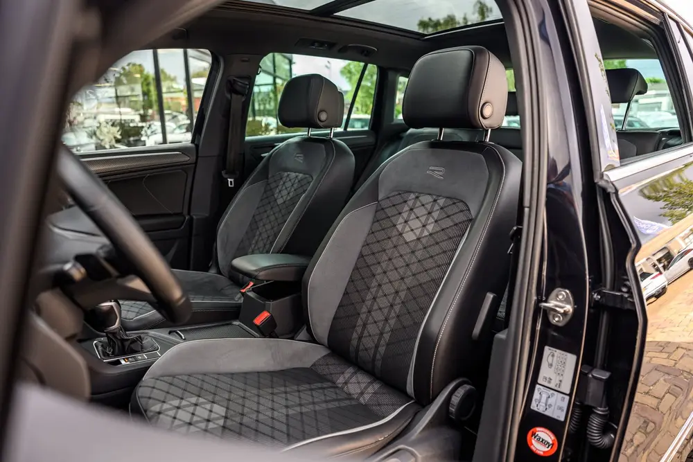 Volkswagen Tiguan 1.4 TSI eHybrid R-Line Business+|PANO|R-Li uit 2022, foto 19
