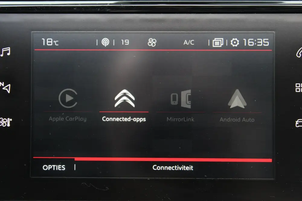 Citroën C3 Aircross 1.2 PureTech S&S Shine / Carplay / Pano uit 2019, foto 16