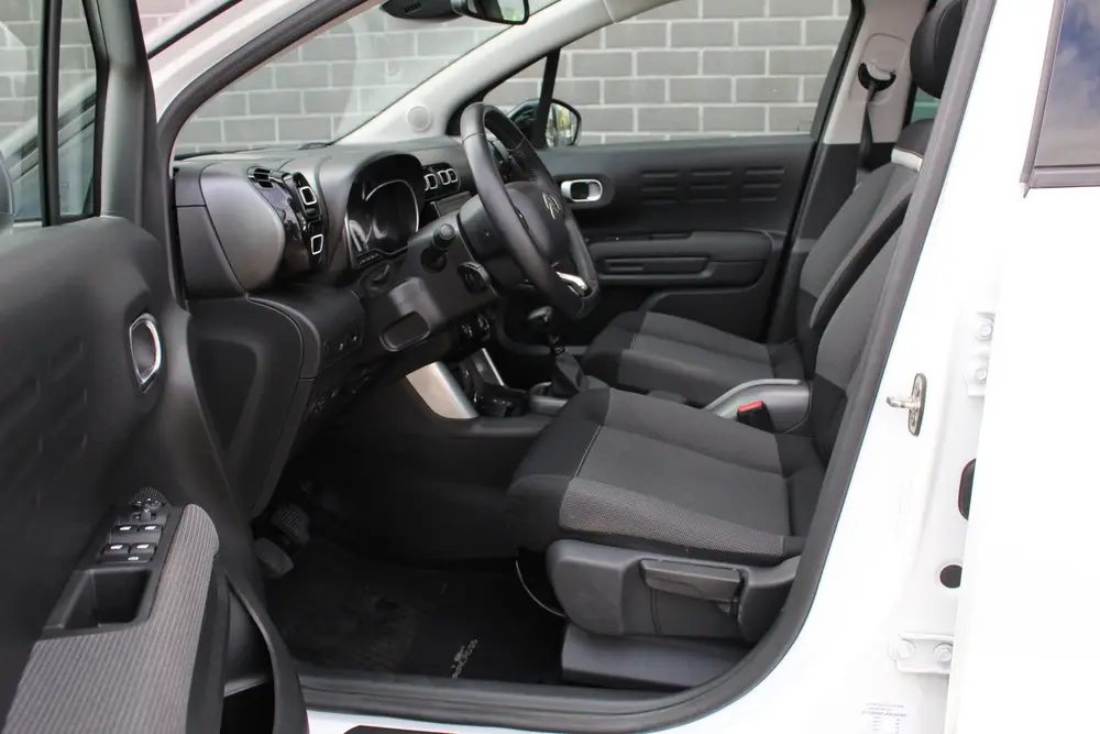 Citroën C3 Aircross 1.2 PureTech S&S Shine / Carplay / Pano uit 2019, foto 8