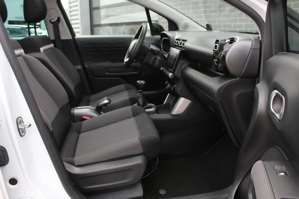 Citroën C3 Aircross 1.2 PureTech S&S Shine / Carplay / Pano uit 2019, foto 9