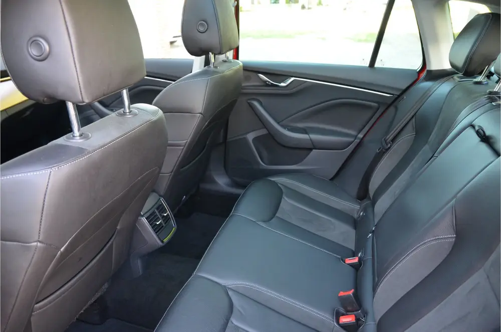 Skoda Kamiq 1.0 TSI Business Edition Pano uit 2019, foto 13