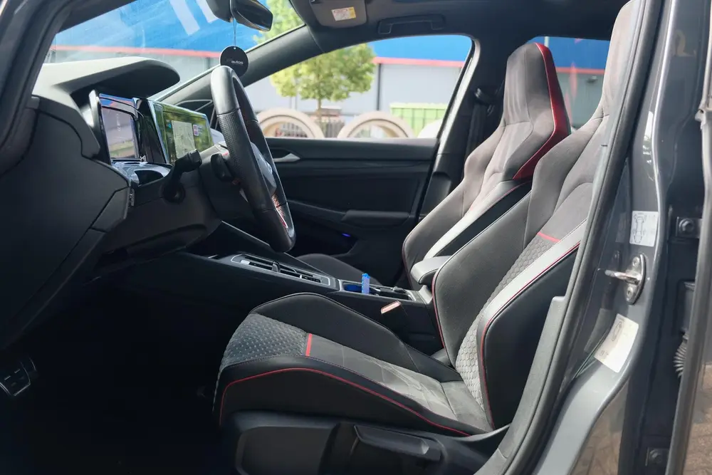 Volkswagen Golf 8 GTI Clubsport 2.0 TSI 300pk Panoramadak IQ uit 2022, foto 10