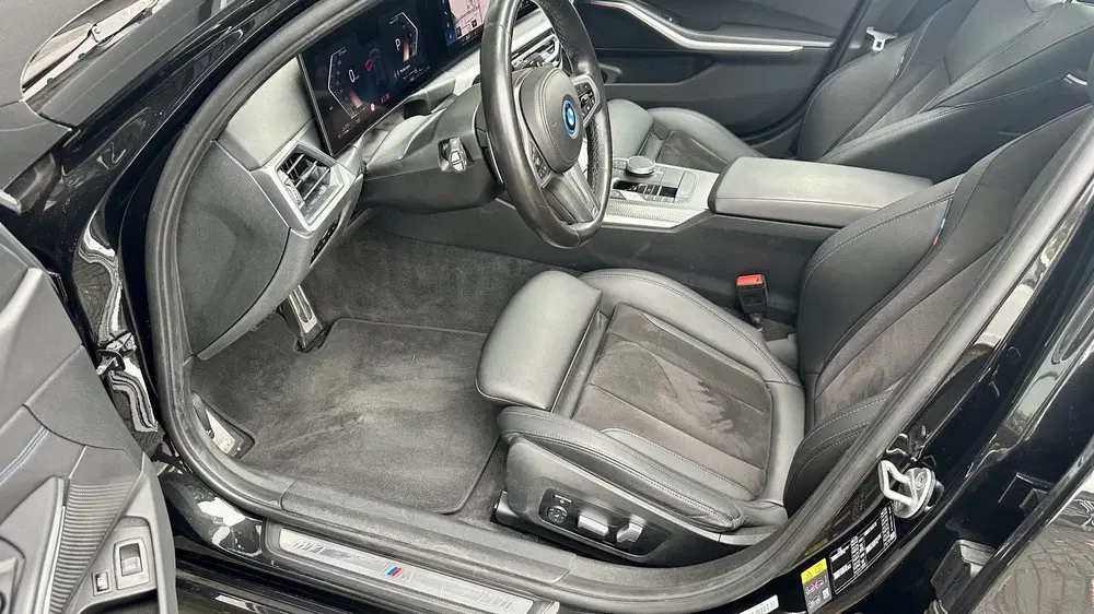 BMW 3-serie 3 Serie Touring 320e M-Performance 20 inch uit 2023, foto 16