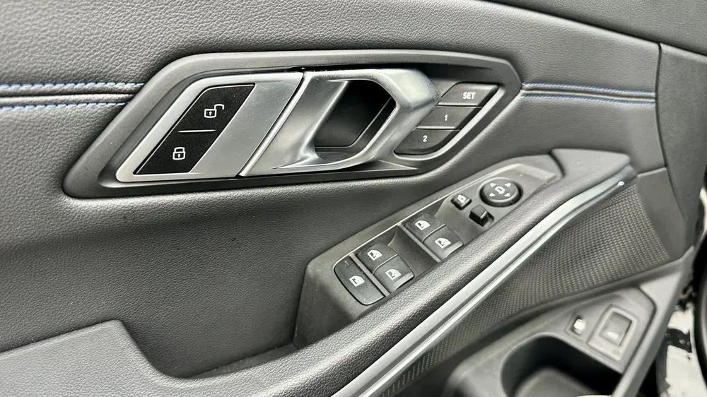 BMW 3-serie 3 Serie Touring 320e M-Performance 20 inch uit 2023, foto 18