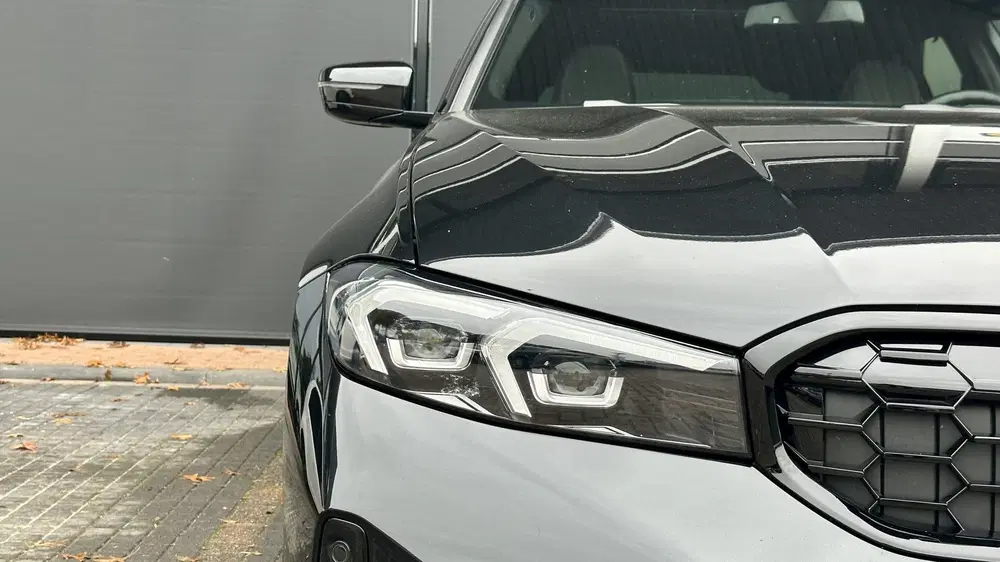 BMW 3-serie 3 Serie Touring 320e M-Performance 20 inch uit 2023, foto 3