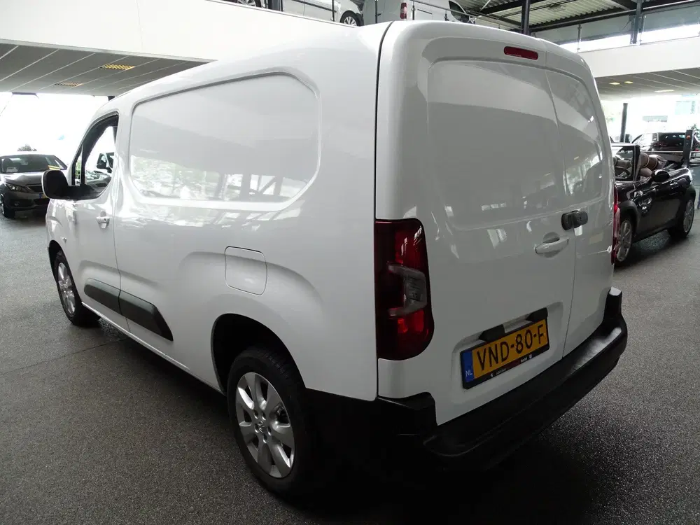 Opel Combo 1.5D L2H1 Edition Automaat uit 2022, foto 2