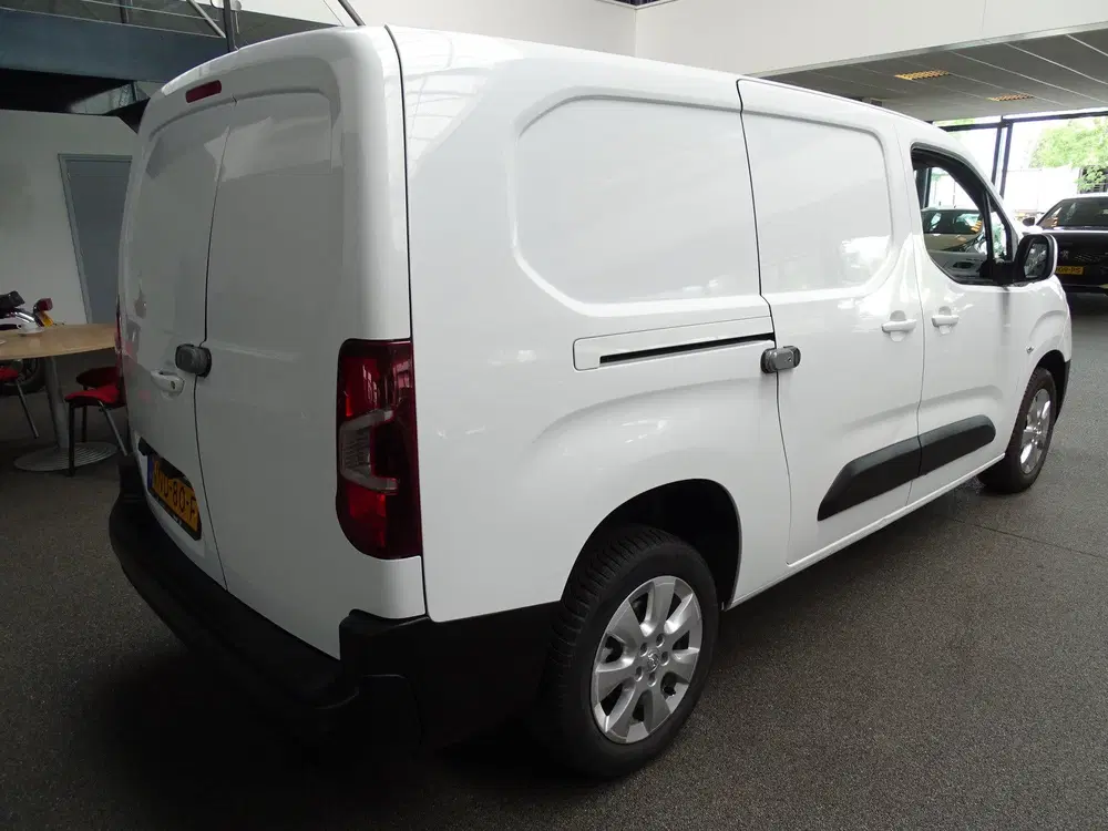 Opel Combo 1.5D L2H1 Edition Automaat uit 2022, foto 3