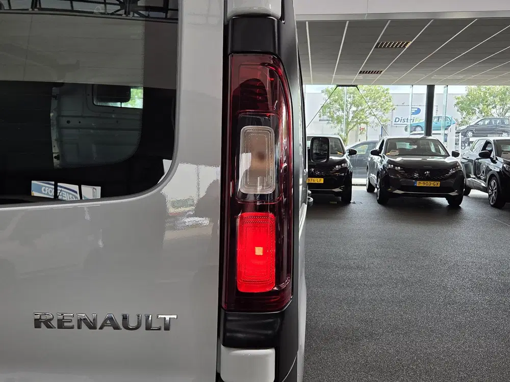 Renault Trafic 2.0 dCi 120 T29 L1H1 Comfort uit 2021, foto 10