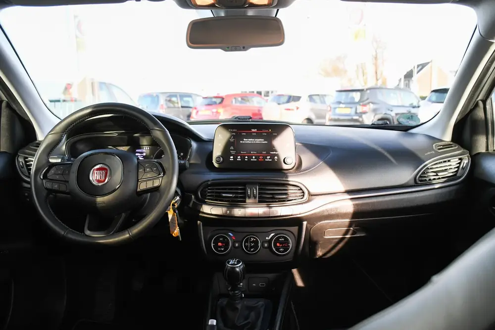 Fiat Tipo 1.4 T-Jet 16v Business Lusso APPLE CA uit 2019, foto 13