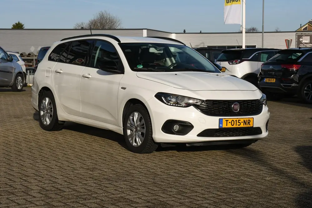 Fiat Tipo 1.4 T-Jet 16v Business Lusso APPLE CA uit 2019, foto 3