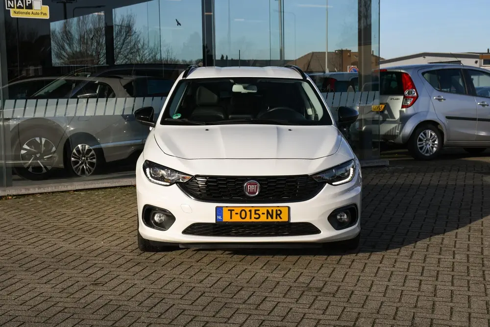 Fiat Tipo 1.4 T-Jet 16v Business Lusso APPLE CA uit 2019, foto 4