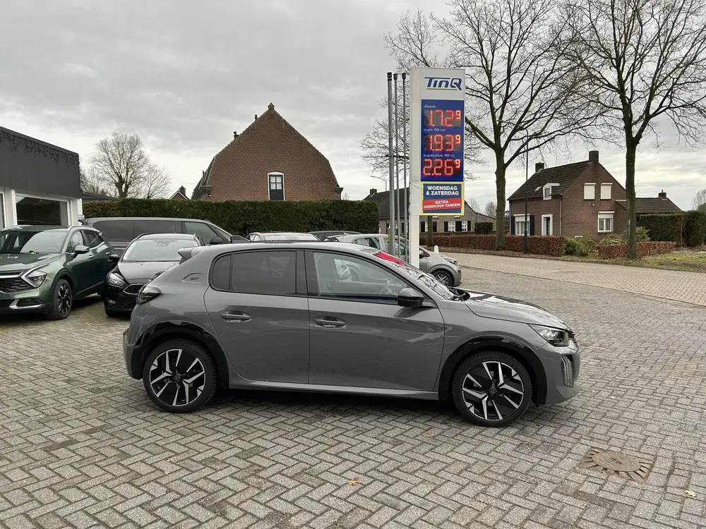 Peugeot 208 1.2 PureTech 100 GT uit 2024, foto 3