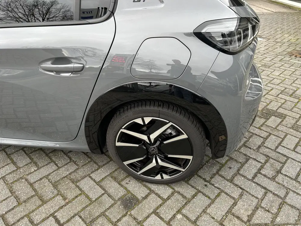 Peugeot 208 1.2 PureTech 100 GT uit 2024, foto 8