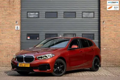 BMW 1-serie 118i High Executive Pano automaat Sfeer uit 2022