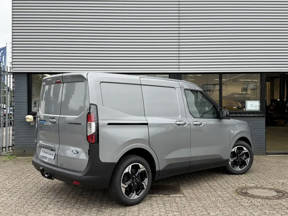 Ford Transit Courier Limited 46 kWh uit 2026, foto 2