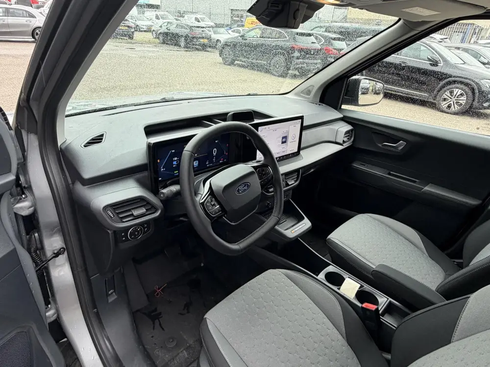 Ford Transit Courier Limited 46 kWh uit 2026, foto 4