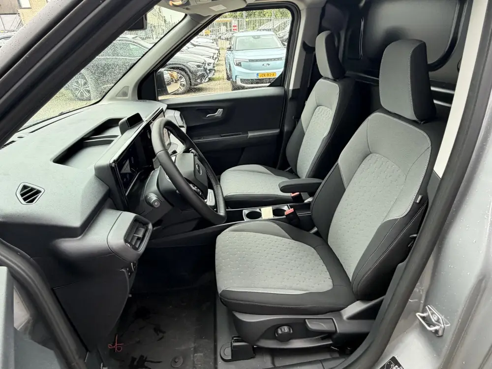Ford Transit Courier Limited 46 kWh uit 2026, foto 5