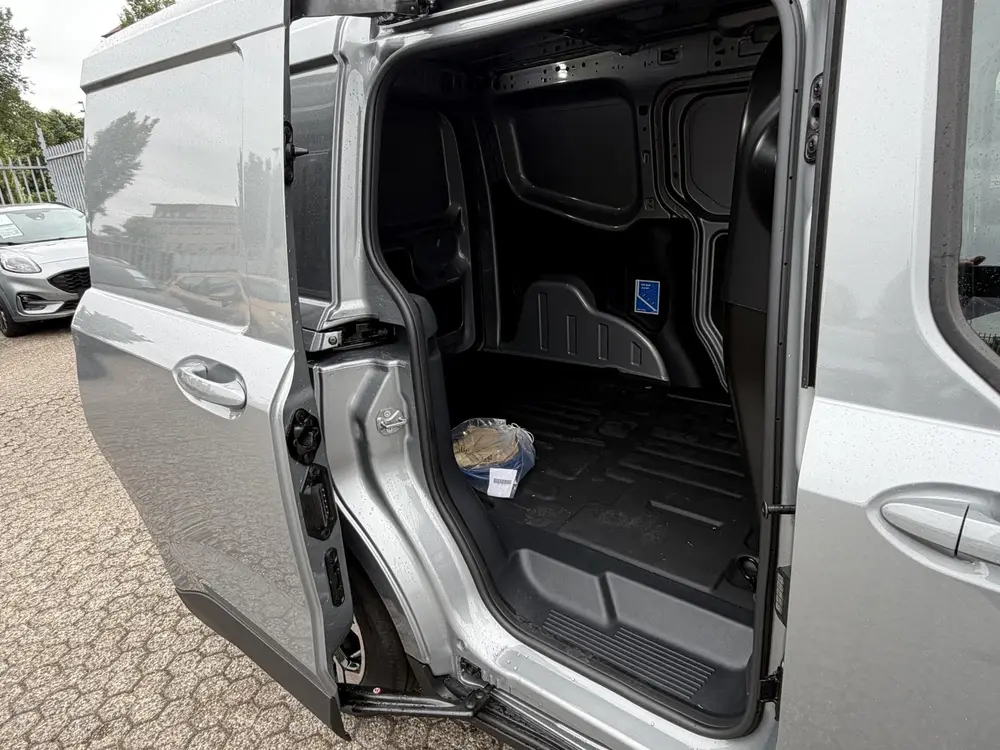 Ford Transit Courier Limited 46 kWh uit 2026, foto 7