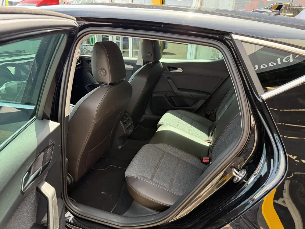 SEAT Leon 1.5 eTSI FR Business Intense uit 2022, foto 8