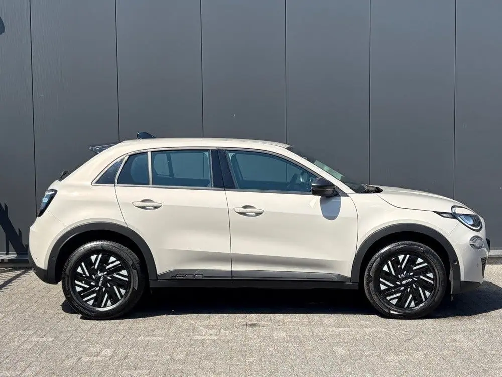 Fiat 600 1.2 Hybrid Urban Automaat Carplay Camera C uit 2024, foto 2