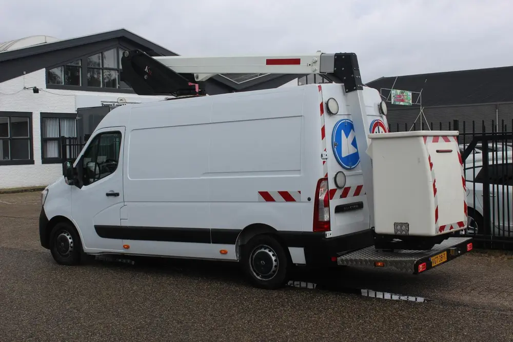 Renault Master T35 2.3 dCi 135 L2H3 Hoogwerker uit 2020