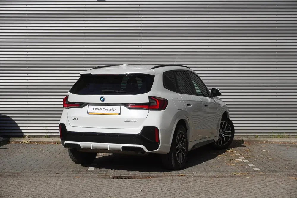 BMW X1 xDrive30e uit 2023, foto 2