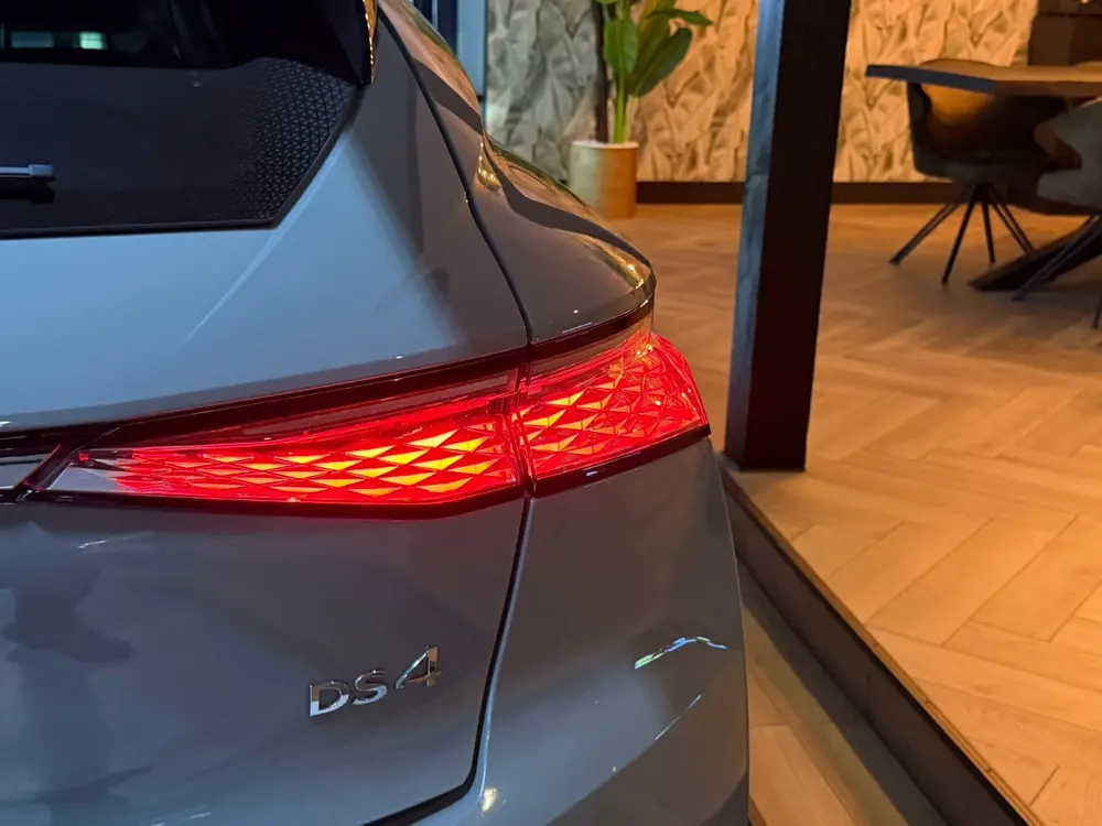 DS Automobiles DS 4 DS 4 E-Tense 220PK SOH 95% uit 2022, foto 12