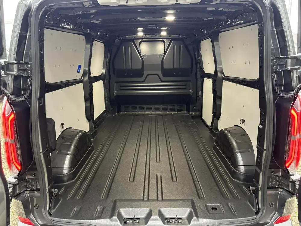 Ford E-Custom 320 L2H1 Limited 65 kWh DEMO I DRIVER ASSI uit 2024, foto 3