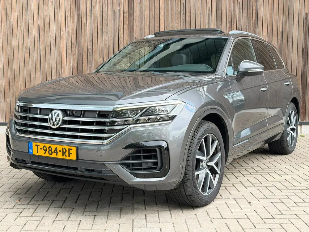 Volkswagen Touareg 3.0 TDI R-Line | FULL OPTIONS | uit 2019