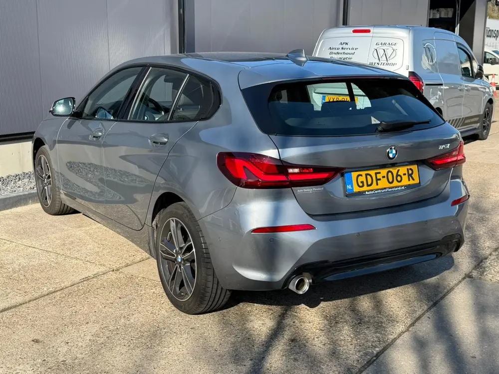 BMW 1-serie 116i uit 2024, foto 10