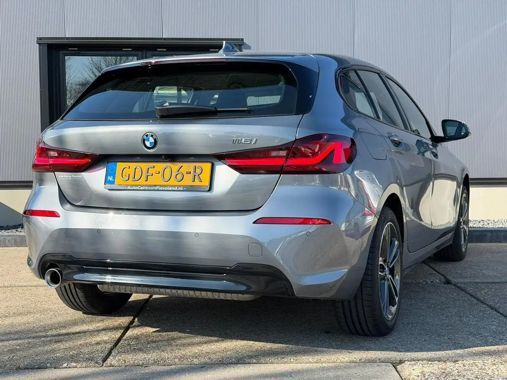 BMW 1-serie 116i uit 2024, foto 11