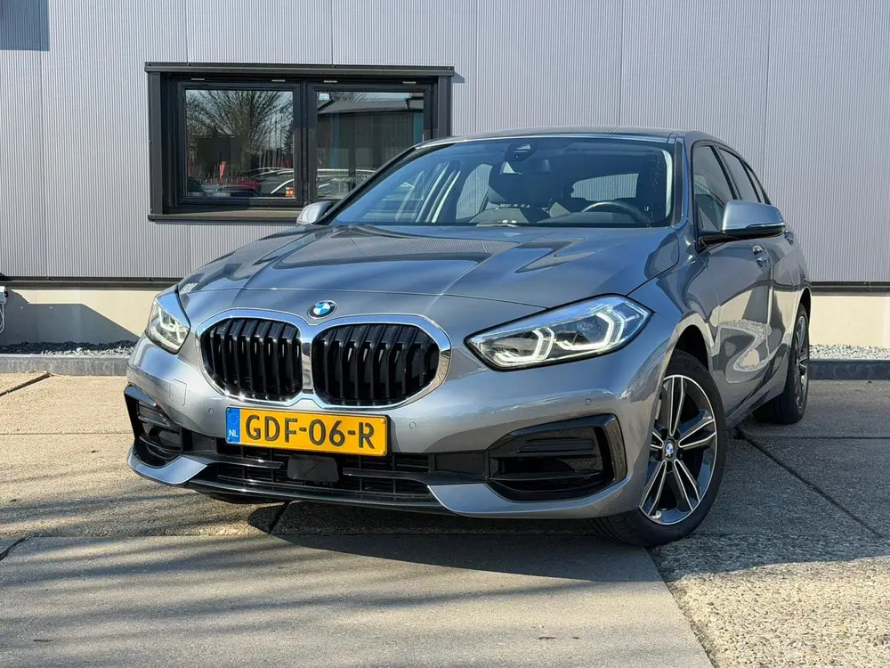 BMW 1-serie 116i uit 2024, foto 2