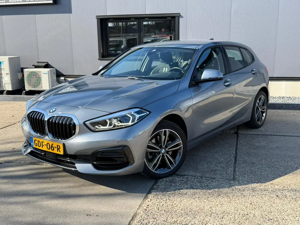 BMW 1-serie 116i uit 2024, foto 3