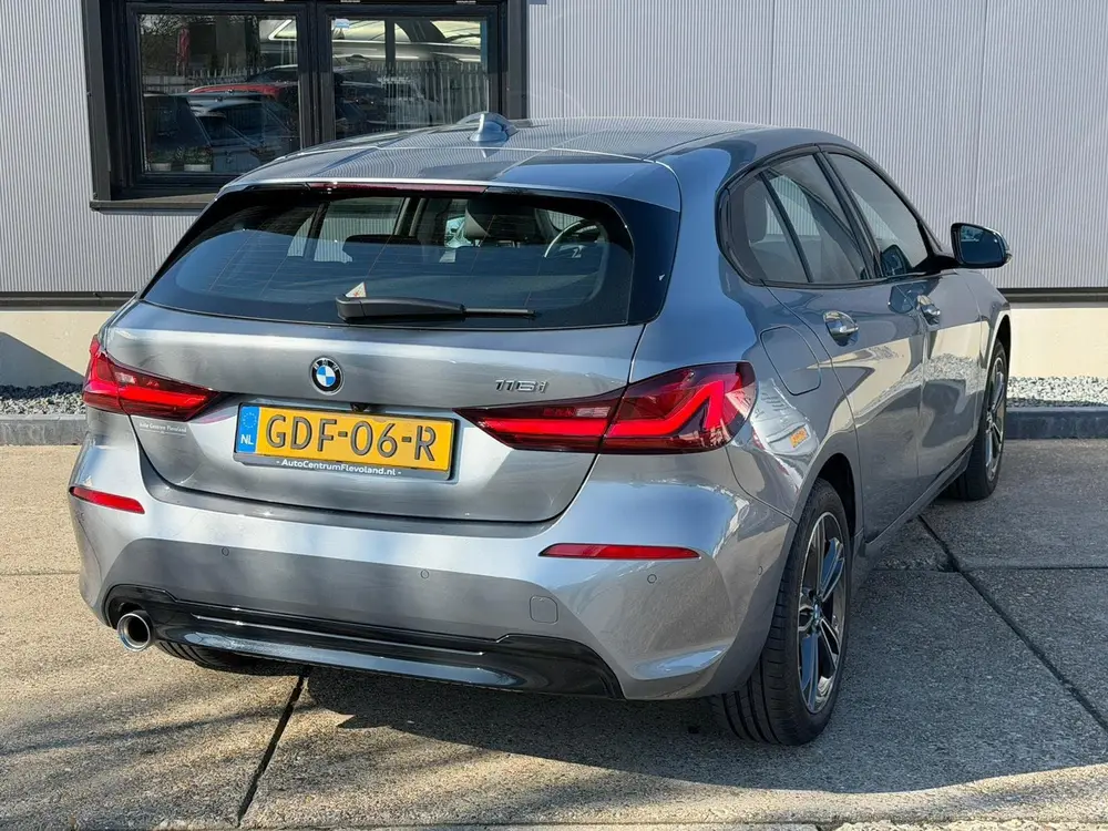 BMW 1-serie 116i uit 2024, foto 6