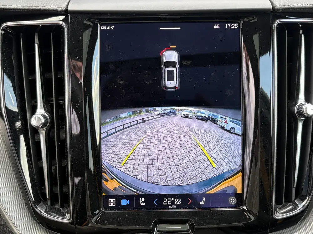 Volvo XC60 Plug-in-Hybrid T8 AWD Polestar Engineered uit 2023, foto 14