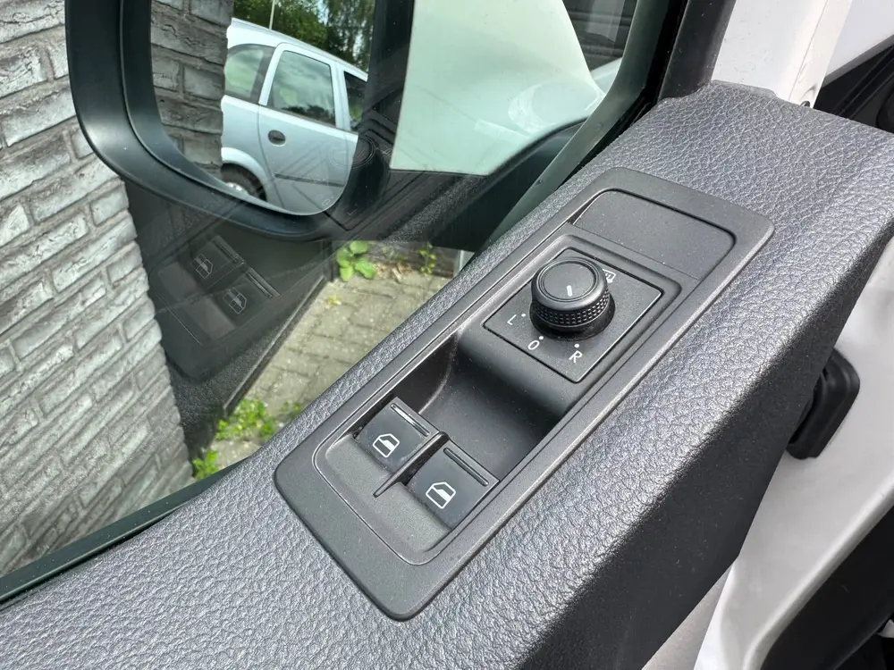 Volkswagen Transporter 2.0 TDI L1H1 Highline Trekhaak uit 2019, foto 10