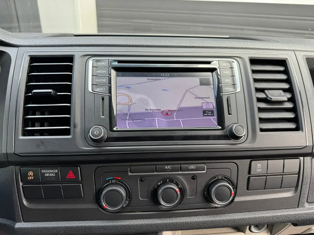 Volkswagen Transporter 2.0 TDI L1H1 Highline Trekhaak uit 2019, foto 11