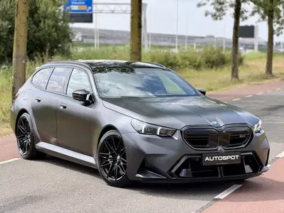 BMW M5 Pano Keramisch HUD M-Drive Carbon B&W uit 2025