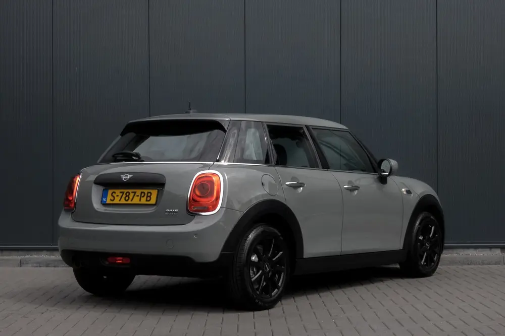Mini 5-Deurs 1.5 One | Parkeersensoren | Airco | Bluetooth | uit 2019, foto 2