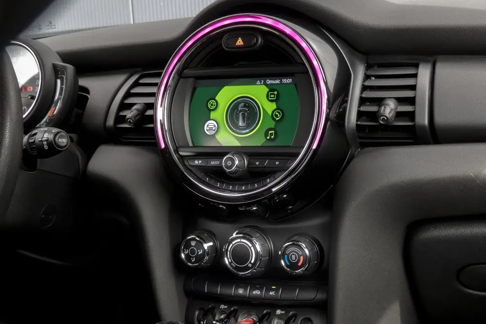 Mini 5-Deurs 1.5 One | Parkeersensoren | Airco | Bluetooth | uit 2019, foto 3