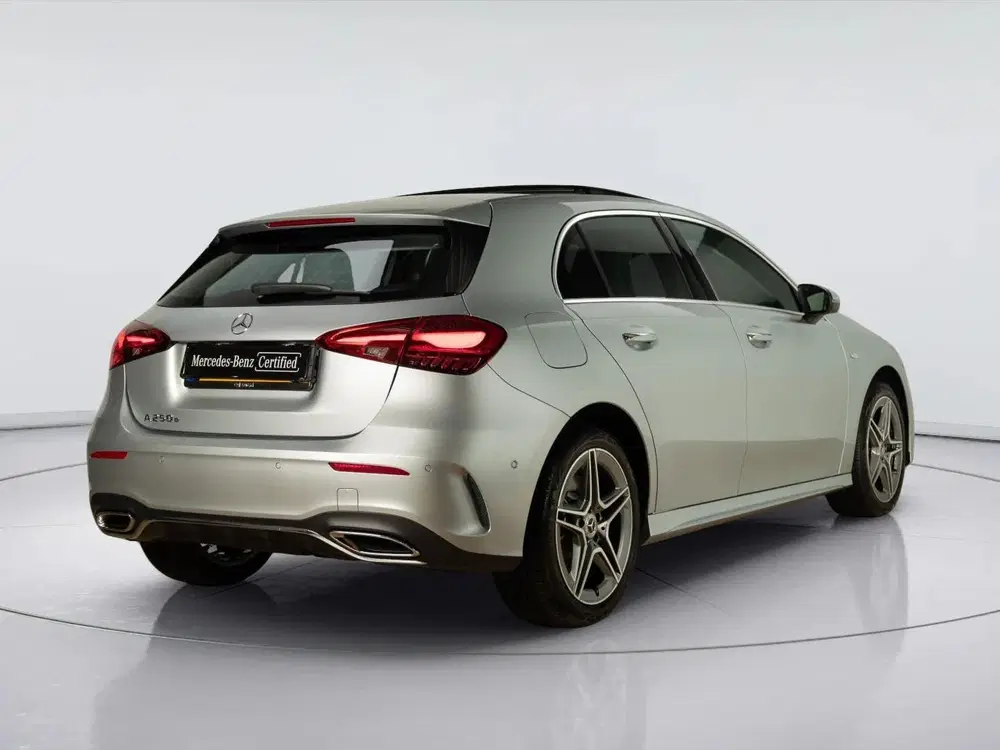 Mercedes-Benz A-Klasse 250 e Business Solution AMG uit 2025, foto 2