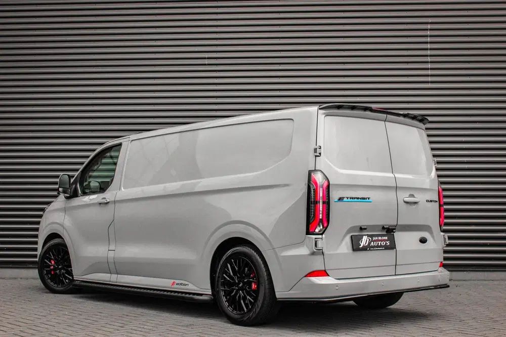 Ford Transit 340 L2H1 Limited 65 kWh 218PK uit 2025, foto 4