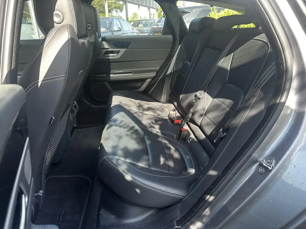 Jaguar XF 2.0d Chequered Flag R Sport Panoramadak uit 2020, foto 10