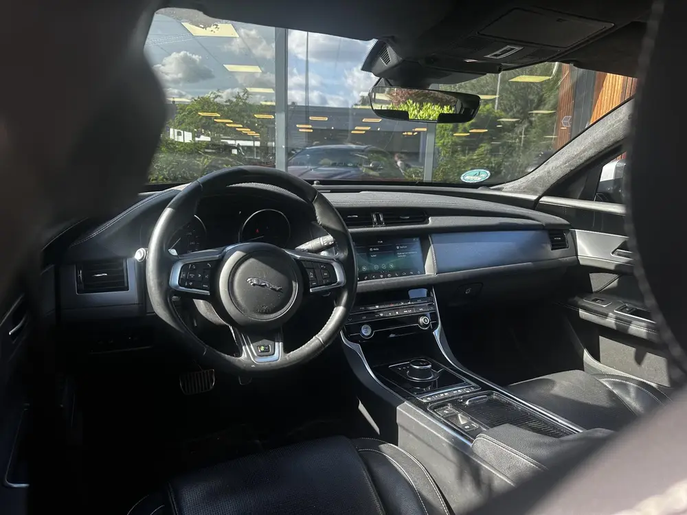 Jaguar XF 2.0d Chequered Flag R Sport Panoramadak uit 2020, foto 12