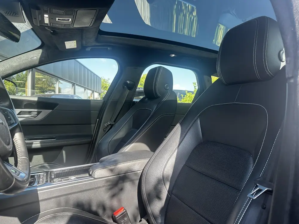 Jaguar XF 2.0d Chequered Flag R Sport Panoramadak uit 2020, foto 13