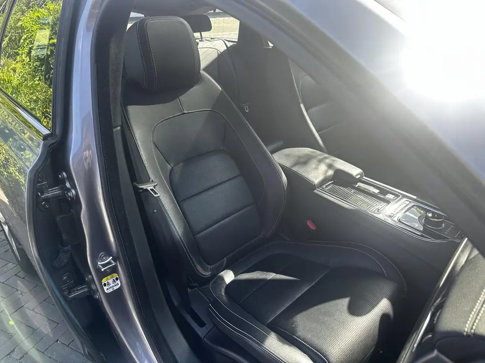Jaguar XF 2.0d Chequered Flag R Sport Panoramadak uit 2020, foto 16