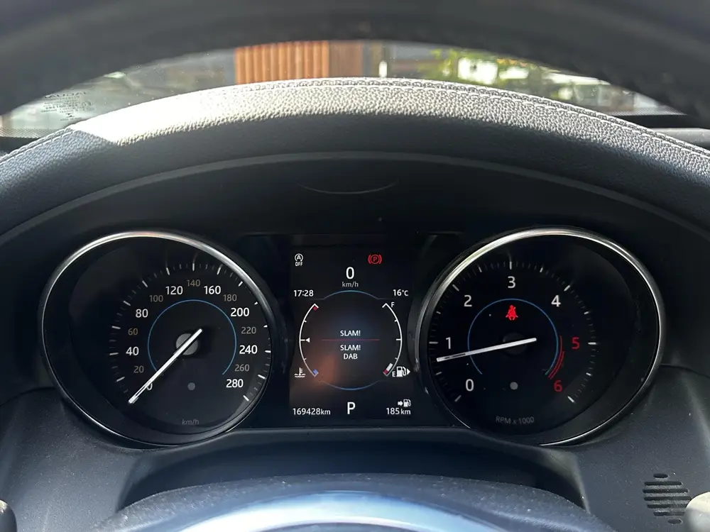Jaguar XF 2.0d Chequered Flag R Sport Panoramadak uit 2020, foto 20